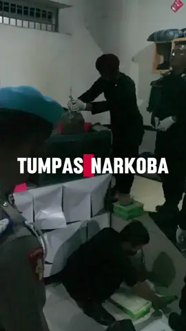 Polres Pacitan bersama Rutan Kelas IIB Pacitan gelar razia gabungan di blok hunian, Kegiatan ini adalah wujud sinergi untuk menjaga keamanan dan ketertiban di lingkungan rutan, serta mencegah peredaran barang terlarang.