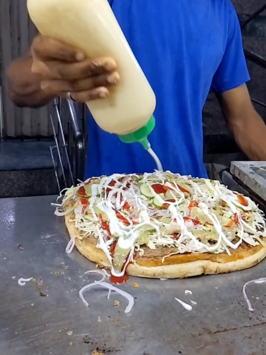 Karachi Mai Kashmiri Masala Burger Ke Mazy #kashmiri 