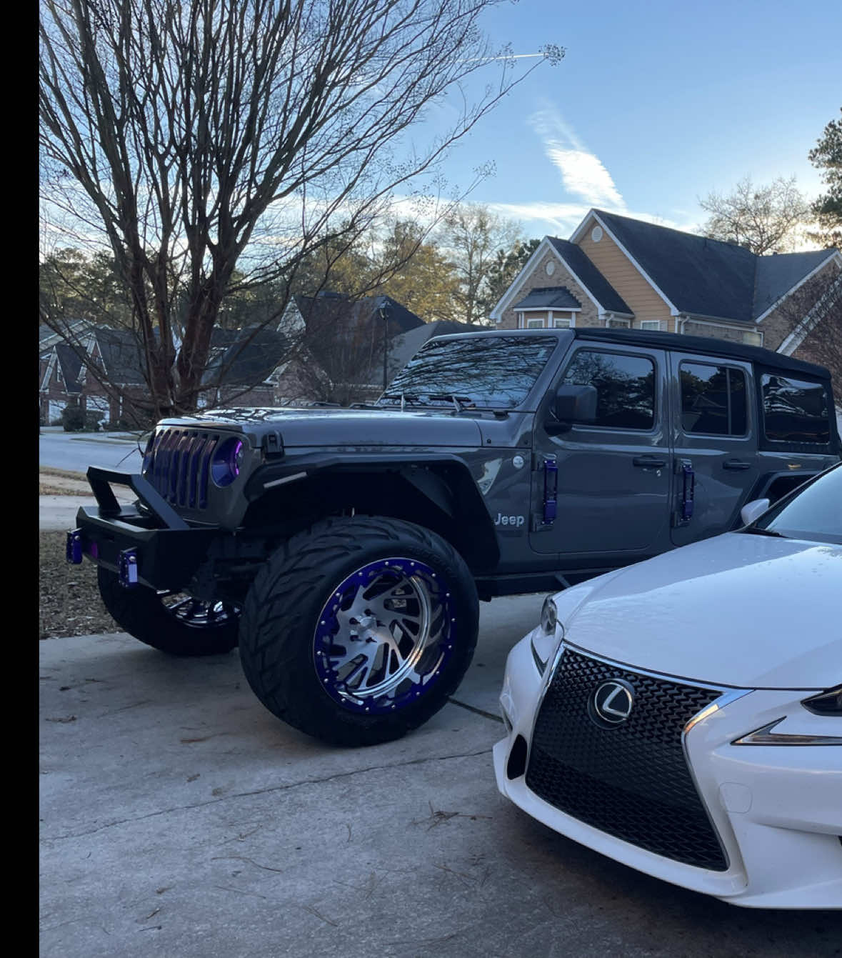 I love the convenience of having a soft top on my Jeep Wrangler. I can can take the top off in less than 2 minutes and just throw it in the trunk…. I can put it back on in less than 5. When it comes to your jeep are you team hardtop or softtop?  #jeepsoftiktok #softtop #offroad #jeepgirl #jeepwrangler 