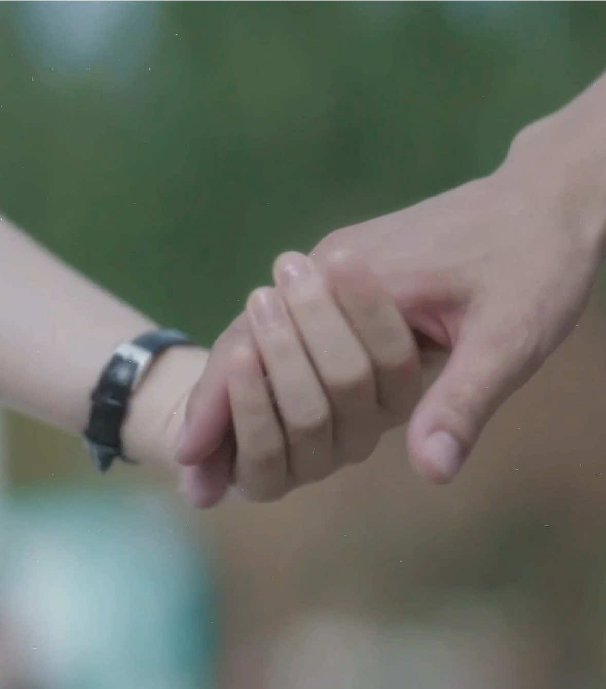 can't believe that no one is talking about how similar they look in this one clip. i immediately thought of them | scp luverclips, kdscnpacks, drxmasceness | #twinklingwatermelon #loveuntangled #choihyunwook #shineunsoo #fyp 