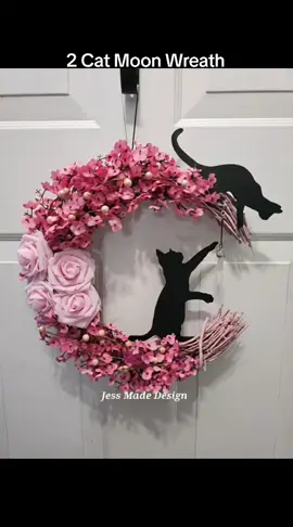 How cute is this 2 cat moon wreath! Now I have to get the 3 cat wreath to animate next! 🐈‍⬛🌙 #catmoonwreath #doorwreath #diywreath #pinkmonnwreath #fallwreath