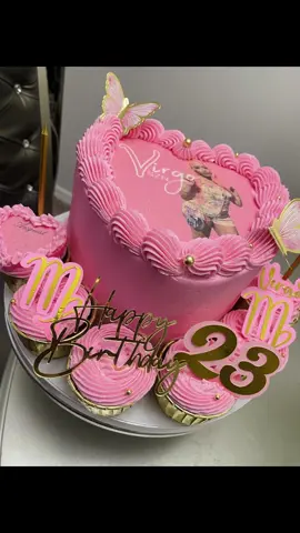 Main Character Energy💕 For orders and inquiries Text 904-600-2335  Located in South Jax #GlamourGourmet #BestInJax #JaxDesserts #NMJones #Virgo 