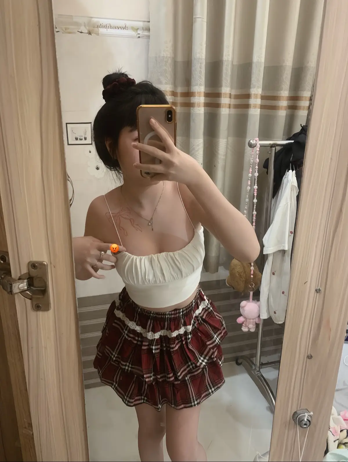 Thà lấp lánh trong thế giới của chính mình ,Còn hơn phải khiêm tốn trong cái nhìn chẳng đẹp của người khác . #xh #xhtiktok #fyp