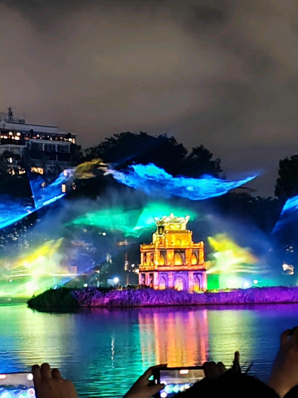 Full màn trình diễn ánh sáng 30/8 tại Thủ đô. Đã quá Tổ quốc ơi! ☺️#quockhanhvietnam #3dmapping #hanoi #trinhdienanhsang #hoguom 