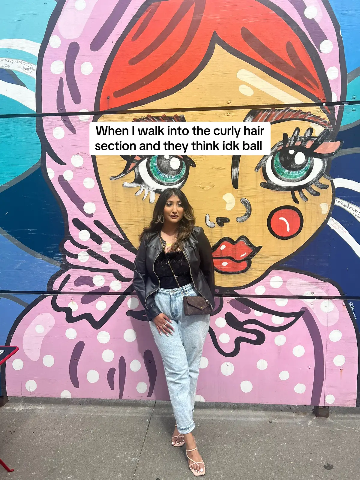 Curly hair girls have a different personality when they have their hair straight js 😏 #curlyhairroutine #curlyhair #curly 