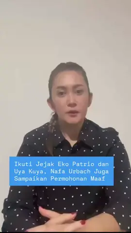 Anggota Komisi IX DPR, Nafa Indria Urbach, menyampaikan permohonan maaf secara terbuka melalui akun Instagram pribadinya, nafaurbach, pada Sabtu malam (30/8/2025). Dalam video yang ia unggah, Nafa menuturkan penyesalan mendalam atas ucapannya yang dinilai menyinggung publik. “Dengan segala kerendahan hati dan penuh rasa hormat kepada seluruh masyarakat Indonesia, saya, Nafa Indria Urbach, memohon maaf sebesar-besarnya atas setiap perkataan yang mungkin telah melukai hati masyarakat,” ungkapnya.