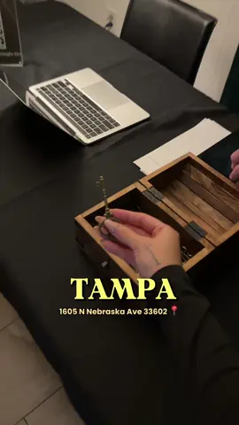 Quede gringo tomando polarcita jajaja ✨✨ en mi ig les muestro más! @medicenbetza #tampa #tampabay #therooteddoor #secretspaces #contentcreator #tampacontentcreator #content #tampafl #yborcity #secretspaces #historyofthebay #tampabayhistory #tampabayartist #tampabayart #monkeyshoulder 