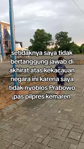 negri kita kacau karena kebijakan salah . salah satu nya menaikan gaji DPR , dan tunjangan nya #fyppppppppppppppppppppppp 