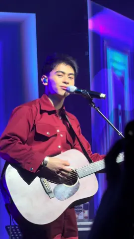 Sa 9 seconds na titigan na ‘to natalo pa ako ni hindi ako syor kung sa akin ba nakatingin???! 🤣😭 @RJ Cruz , ako na lang???!  #fyppppppppppppppppppppppp #tawidlive #thejuans_rj #thejuanslive #thejuans10thyearanniversarry  