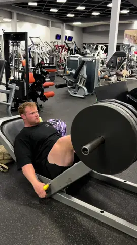 Big set on leg press  10 rest 9 rest 8 rest 7 rest down to 1 