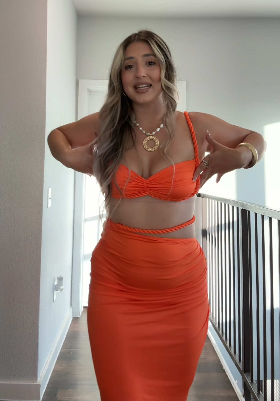 This set is screaming Vacation!!! Let me book my next vacation real quick 🧡🧡😂😍 #vacationoutfits #orange #vacationoutfitinspo #orangeoutfit #skirt #outfitideas #beachoutfit #matchingset 