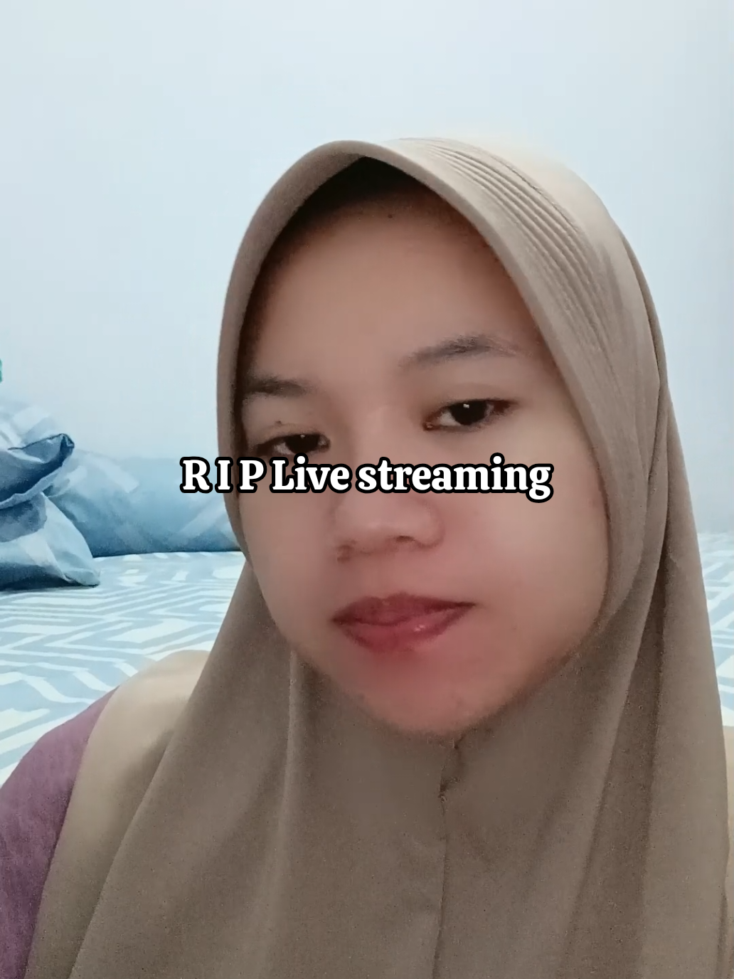 rata rata rakyat miskin desa minim pengetahuan karna mereka gak pegang smartphone, android dll,. barusan aku cerita sama suami tentang demo yang terjadi,. suamiku bilang kalau ada artis yang di iming imingi uang 150jt buat bikin vt perdamaian demo yang terjadi,. eh orang rumah bilang gini 
