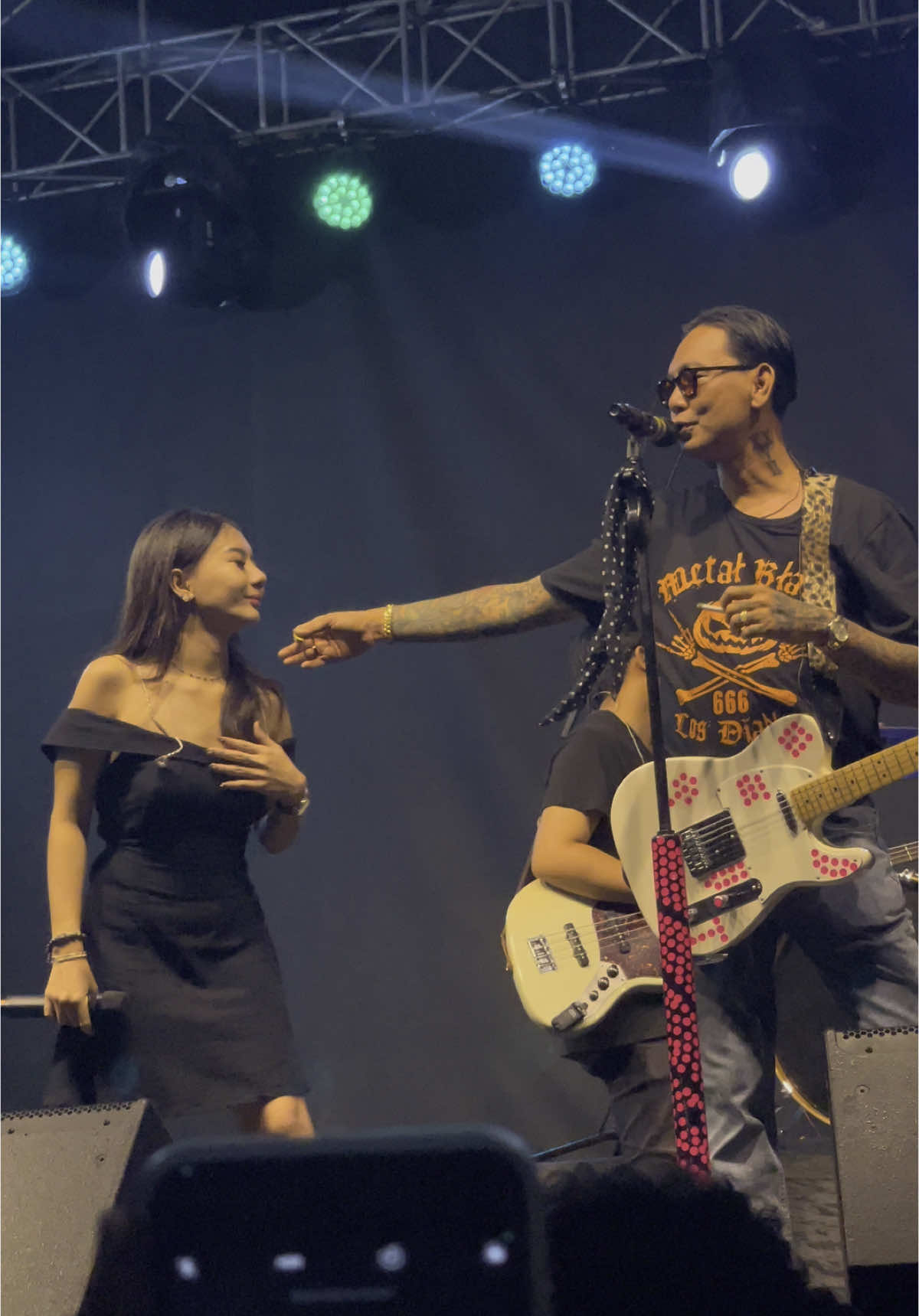 Berapi api rasa di dada ini 🔥🔥❤️ @YessyDiana @KRISNAPURPA @KIS BAND BALI  #negarejoh #kisband 