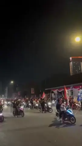 Palembang mencekam sebelum senin masa sudah membakar setiap sudut kota palembang..masa bergerak jam 02.00 dini hari #demopalembang #palembang #fyp #fyppppppppppppppppppppppp #tiktoknews 