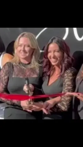 Huge shout out to all my amazing friends and family and clients who have been there EVERY step of the way these last few months. There is absolutely no way Rhonda and I could do this without you all 🙌🏼 #iwantthismomentforlife  #thestyleloungerochester #wemadeit 