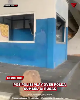 Pos polisi play over polda sumsel di palembang di rusak #Palembang #SumateraSelatan #Indonesia #Superejatv #DemoPalembang 