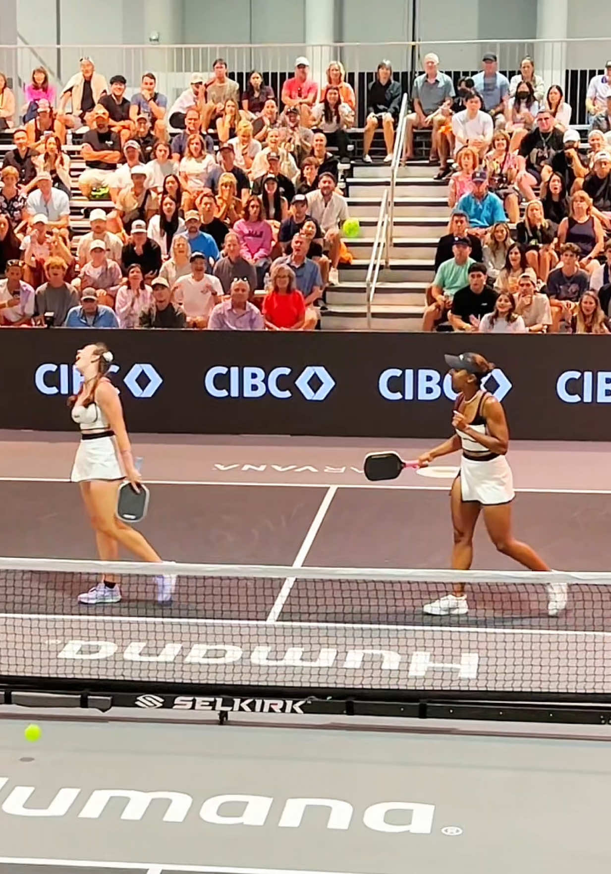 To be the best you gotta beat the best. Might be too early to anoint Jorja and Tyra the best, but tonight they sure were. 😤 @Carvana PPA Tour #pickleball #pickleballhighlights #pickleballtournament #pickleballpro #pickleballplayers 