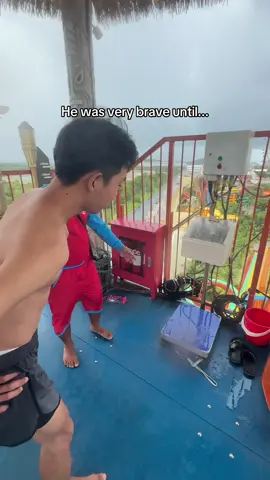 He was very brave until...🥶🥶🥶#VinWonders #GreenCreator #dulich #vinwondersphuquoc #adrenaline 