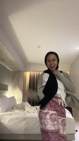 staycation cuma untuk ini 🙂‍↕️ #dancechallenge 