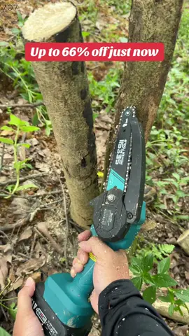 So easy to cut the high branches #seesii #EasyWoodCutting #DIYProjects #garden #fyp 707