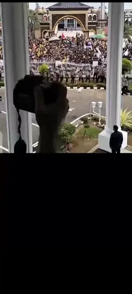 akses leve dimatikan oleh pihak Kominfo..bertujuan untuk menutupi info kejadian di lapangan. #demo DPR 