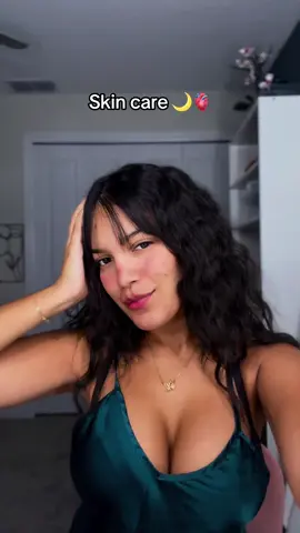 My night time skin care routine: (keep in mind, it varies. I don’t do the same thing everyday) - ice my face  - vitamin c serum - undereye cream  - moisturizer  - lip mask  & of course I add some hair oil to protect & nourish my curls 🥹 #skincare #skincareroutine 