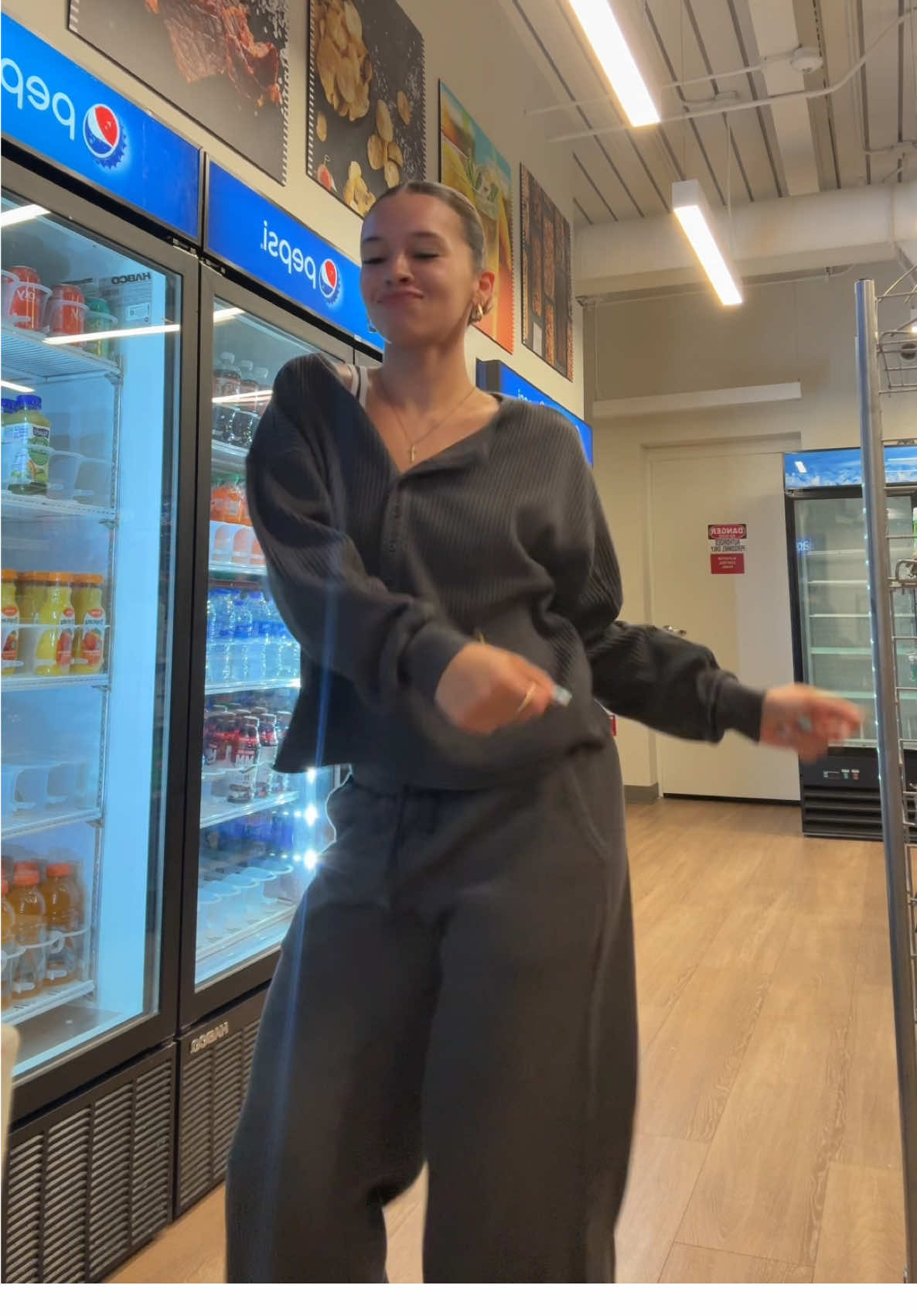 can we please start making dances to worship i’ll love tiktok again 😀