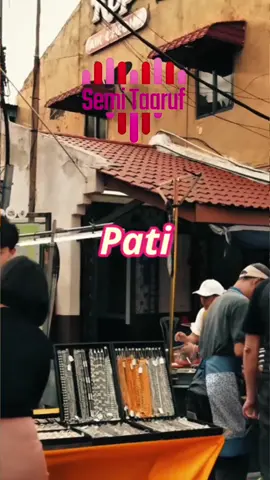 Bismillah . ~ Nama Panggilan: Saat Taaruf Nanti  ~ Kota Asal: Pati, Jawa Tengah  ~ Jenis kelamin: Wanita  ~ Usia: 27 tahun ~ Suku: Jawa  ~ Status: Belum Pernah Menikah ~ Pekerjaan: Admin Online Shop ~ Pendidikan: SMP ~ Hobi: Membaca  ~ Sholat 5 Waktu: Jarang ~ Ciri Fisik Saya: Agak gemuk. Tinggi 162cm ~ Kriteria calon: Tinggi, BB standar ~ Target Nikah: Maksimal 1 tahun  ~ Email: thiwipratiwi5@gmail.com  . ~ Tambahan:  #taaruf #taarufindonesia #jodoh #carijodoh #pati 