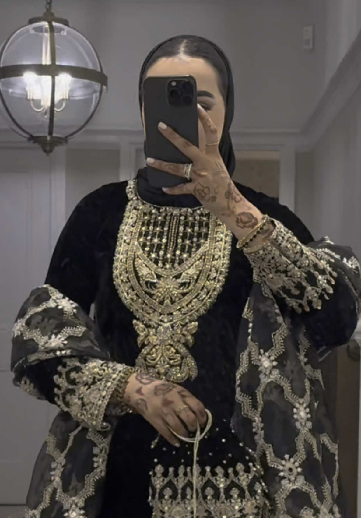 when the theme is black                                         #pakistanioutfit #desiwedding #weddingtok #desitiktok #outfit 