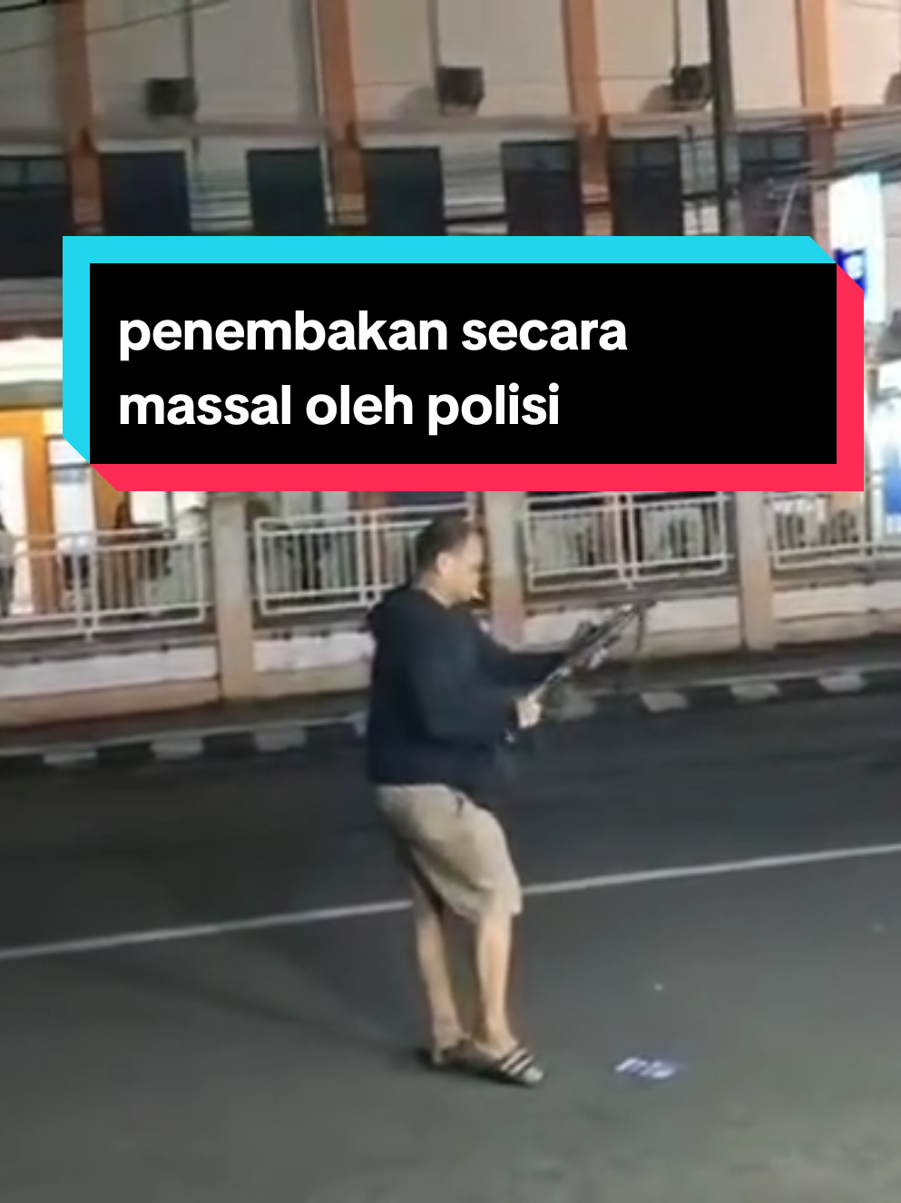 viral malam ini polisi secara tindak tegas penembakan massal oleh polisi, mati ditempat. 📌 Beberapa tumbang di lokasi, suasana makin kacau! Netizen ramai: “Apakah ini wajah demokrasi Indonesia?” 👀 bikin merinding! #viralmalamini #fypシ #stmstoryy🌻 #stm  #fyppppppppppppppppppppppp #demohariini #berandaviral #breakingnews 