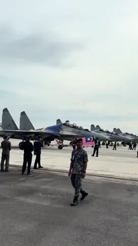 Hihi dapat tengok dulu 😜 #sukhoi #tudmsubang #merdeka68🇲🇾 