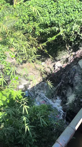 truk terjatuh ke sungai di jambatan sebelum pemepek, hati