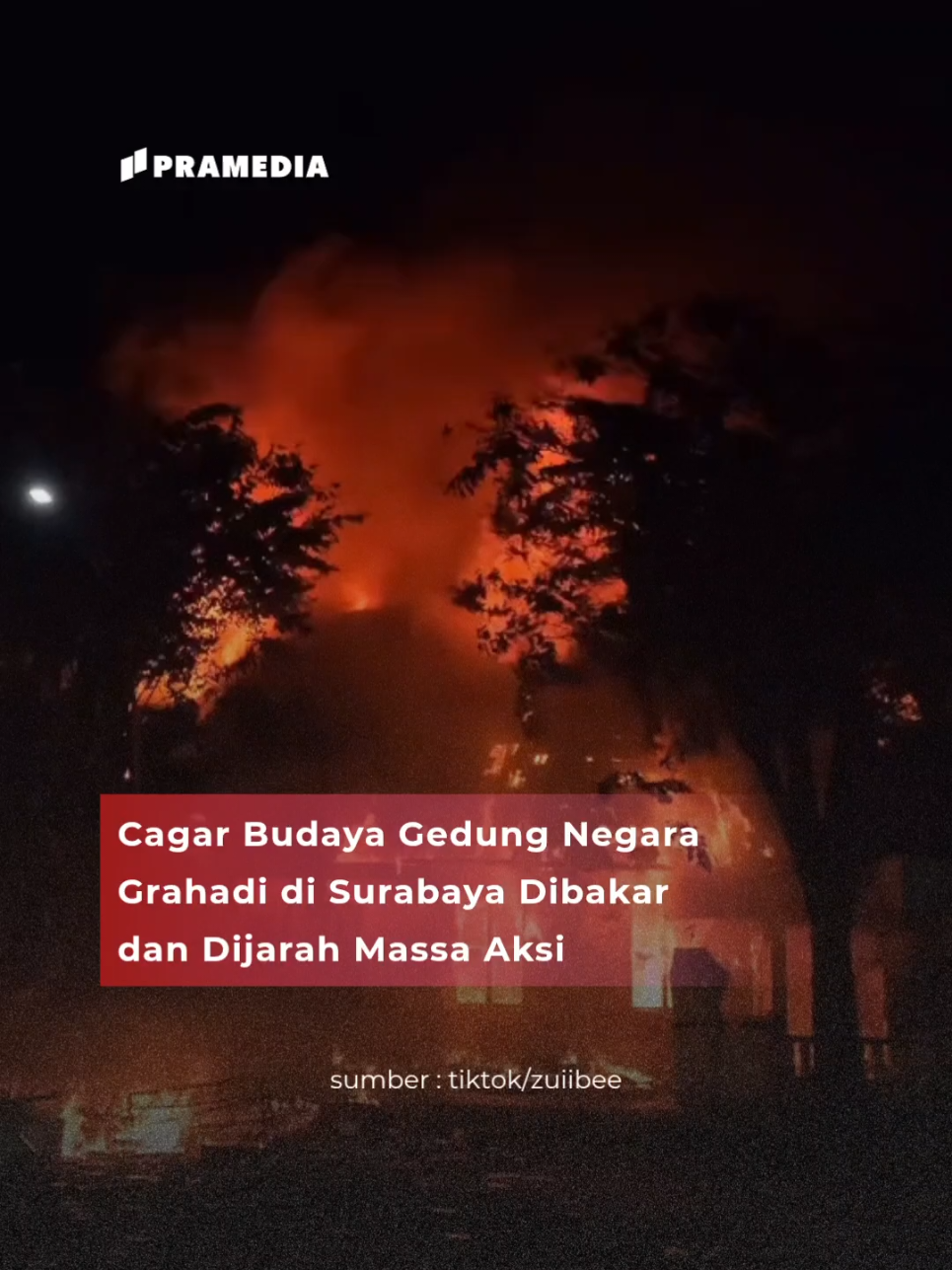 GEDUNG NEGARA GRAHADI DI SURABAYA DIBAKAR DAN DIJARAH MASSA Asap hitam pekat membubung tinggi dari Gedung Negara Grahadi, Surabaya, pada Sabtu (30/8) malam. Gedung yang bersejarah dan menjadi ikon pemerintahan Jawa Timur itu terbakar sekitar pukul 21.50 WIB, sesaat setelah ribuan massa aksi memadati kawasan Jalan Gubernur Suryo. Pantauan di lokasi, api cepat menjalar ke sejumlah ruangan penting di dalam gedung, termasuk ruang kerja Wakil Gubernur Jawa Timur, ruang biro rumah tangga, ruang biro umum, hingga ruang wartawan. Kobaran api yang membara dari dalam gedung membuat situasi kian tegang, sementara massa masih berkerumun di sekitar area tersebut. Sekitar pukul 22.25 WIB, sebagian orang terlihat keluar dari sisi barat Gedung Negara Grahadi sambil membawa sejumlah barang. Mereka berjalan ke arah Jalan Basuki Rahmat dengan mengangkat karpet, meja, kursi kantor, hingga kasur. Bahkan ada pula yang membawa kardus berisi berkas, komputer jinjing, serta tabung alat pemadam api ringan jenis mobile. Pemandangan itu menambah suasana kacau di tengah kepulan asap dan teriakan massa. Peristiwa kebakaran Gedung Negara Grahadi ini terjadi tak lama setelah Gubernur Jawa Timur Khofifah Indar Parawansa sempat menemui langsung para demonstran di depan gedung. Namun, bukannya mereda, gelombang aksi justru memanas hingga berujung pada pembakaran gedung bersejarah yang selama ini menjadi pusat kegiatan resmi pemerintahan provinsi. Hingga kini, belum ada keterangan resmi terkait jumlah kerugian maupun barang apa saja yang berhasil diselamatkan. Yang pasti, api telah meluluhlantakkan sebagian ruangan di Grahadi, meninggalkan puing-puing dan kepedihan di balik dinding yang biasanya berdiri megah di jantung Kota Surabaya. #grahadi #cagarbudaya #dprri #polri #penjarahan