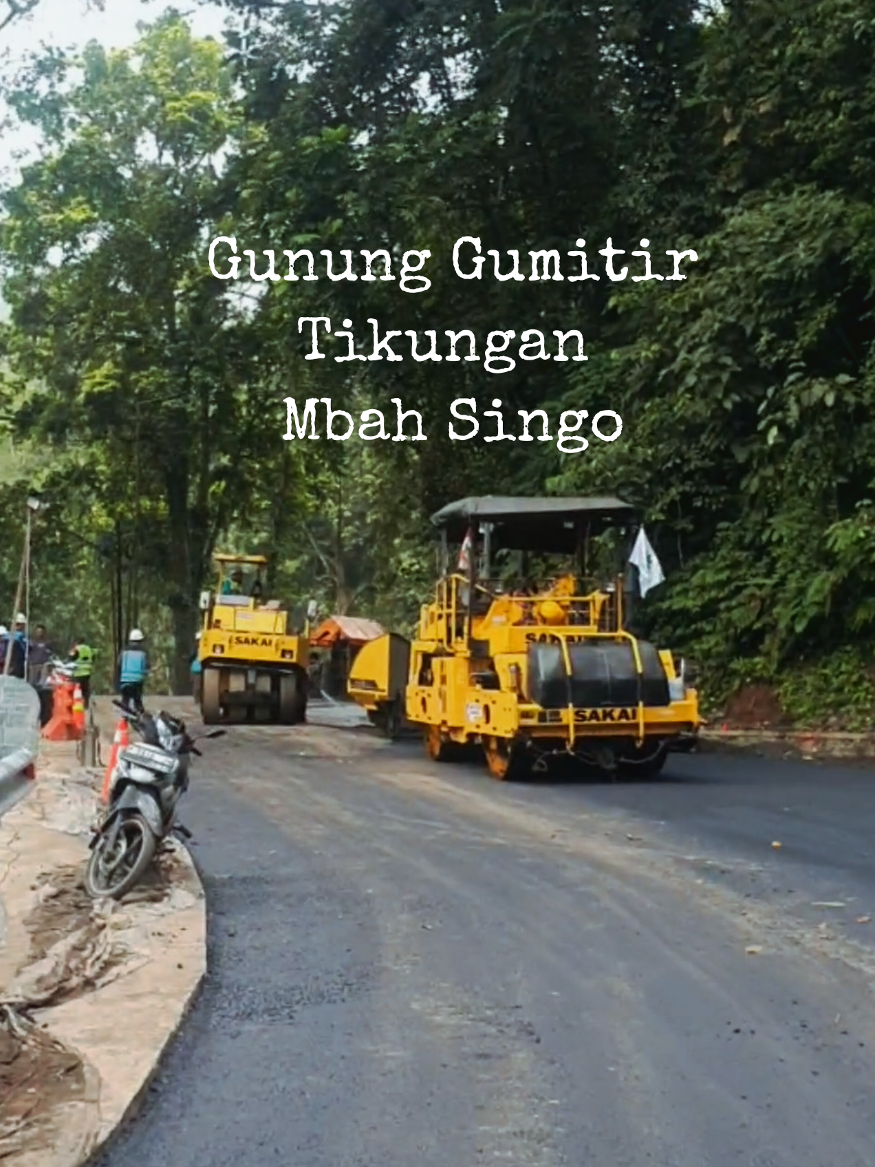 Update info gumitir pagi ini..Minggu 31 Agustus 2025..Sudah ditahap pengaspalan..Semangat..Semoga segera selesai 100%.. #jember24jam  #gumitir  #gumitirbanyuwangijember  #banyuwangi24jam #jalanprovinsi 