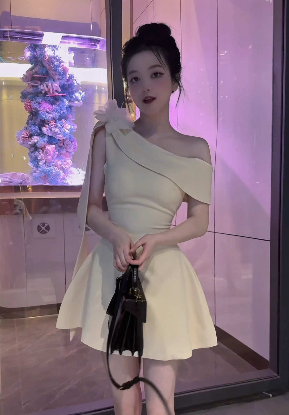 Trông thì khó gần.. Nhưng gần rồi thì khó xa 🥰💕 #fyp #vaydutiec #vayxinh #vaythietke #damdutiec 
