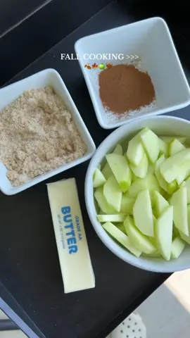 fall baking on the blackstone 🤭🍁🍂  #fallbaking #fallaesthetic #EasyRecipe #blackstonegriddlecooking #falldesserts 