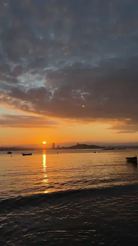 pôr do sol mais lindo 🧡💛 #sunset  #goldenhour  #skyonfire