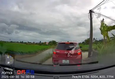 Vợ bác nào về kiểm tra xe coi bị trầy nhiều không... 🤭