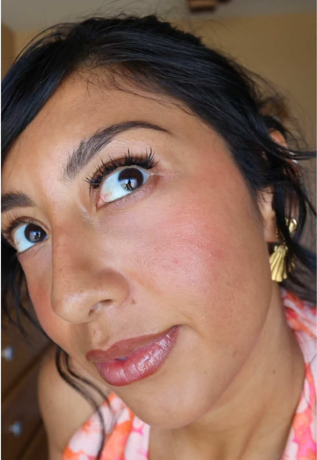 Lashes and blush kind of girl!  #eyelashesathome #lashextensions #lashes #fairylashes #veyesbeauty 