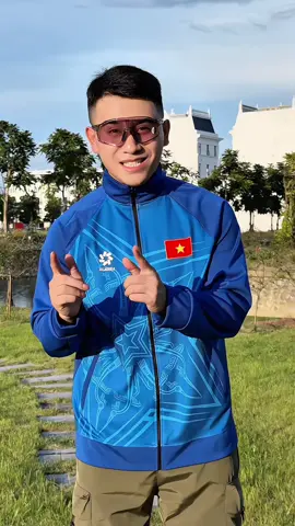 Áo khoác nỉ 2 da đội tuyển quốc gia #TikTokFashion #xuhuong #macdepmoingay #minhmongmanh #aodoituyenvietnam 