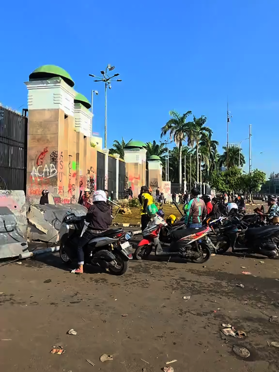 suasana pagi ini di kantor dpr/mpr #31agustus #ripojolberduka #demojakartaharini #dpr #kabarduka 
