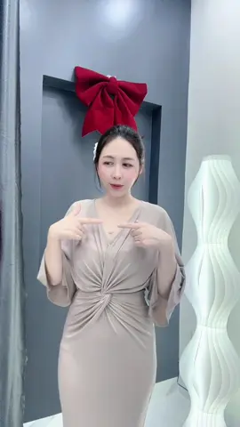 …bây giờ e muốn gì …nè 😆#vaybody #thoitrangnu #leboutique #tiktokviralvideo #TIKTOKLIVE 