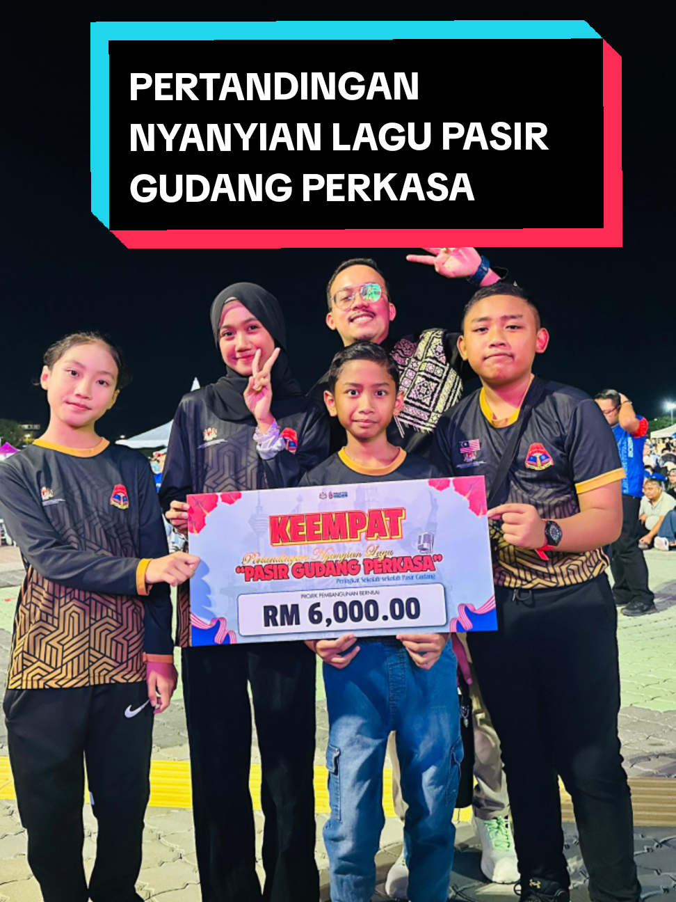📢 TAHNIAH SK KOTA MASAI 🎶🇲🇾 Alhamdulillah, Sekolah Kebangsaan Kota Masai telah berjaya meraih Tempat Ke-4 daripada 11 buah sekolah yang menyertai Pertandingan Nyanyian Lagu Pasir Gudang Perkasa. Kejayaan ini sekaligus melayakkan sekolah menerima sumbangan RM6000 bagi tujuan pembangunan sekolah. Tahniah diucapkan kepada semua murid yang telah bertanding dengan penuh semangat serta guru pembimbing yang berdedikasi iaitu Cikgu Hanum dan Cikgu Dani. Semoga kejayaan ini menjadi pembakar semangat untuk kita terus mengharumkan nama sekolah pada masa akan datang. 🌟 #SKKotaMasai  #PasirGudangPerkasa  #AnakDidikCemerlang  #Goldenkompas  #skkmpower 