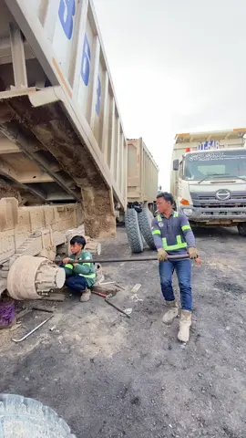 spesialis kaki kaki patah😂😂#tambangbatubarakalimantanselatan #haulingbatubara #drivermudapunyacerita #anaktambangkalimantan #tambangbatubarakalimantan 