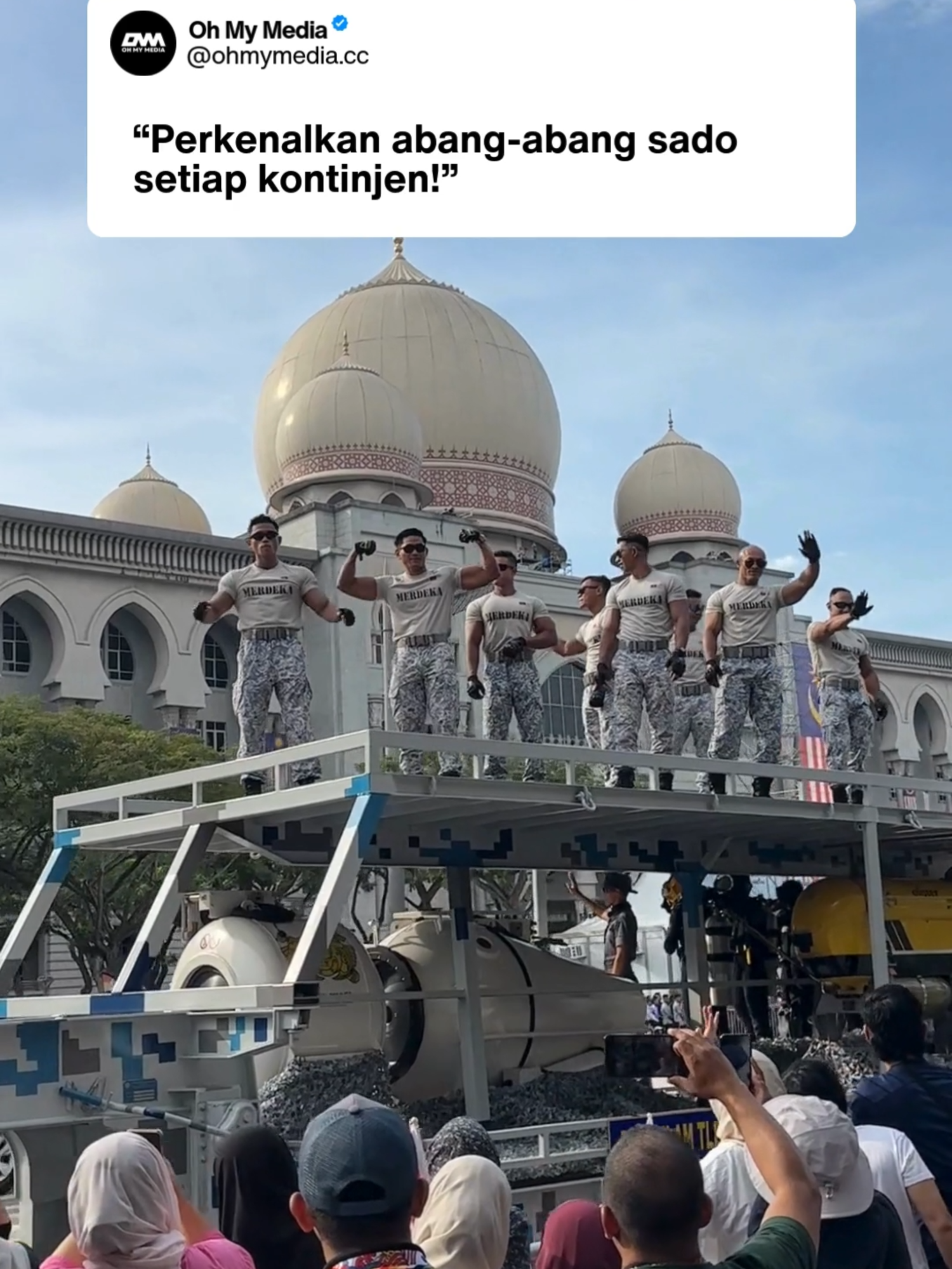 Fuhh, mantap betul persembahan kontinjen tahun ni! Abang-abang sado paling curi tumpuan ramai. #OMMMedia #OhMyMedia #OMMXHariKebangsaan2025 #68TahunMerdeka
