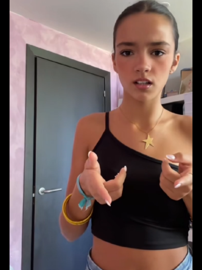 Lucia Rodrigo sufre un susto de porque se habre y cierra su puerta habre y no hay nadie que opinas le hicieron una broma a Lucia #misterio #paranormal #bromaspesadas #tiktokshop #fypシ゚ 