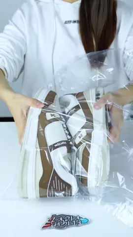 Packing 📦 #lvtrainers #lvtrainers #goviral #styleinspo #fashion #menfashion #luxuryshoes #sneakers #explore #designer #blowhtisup #trending #explorepage 