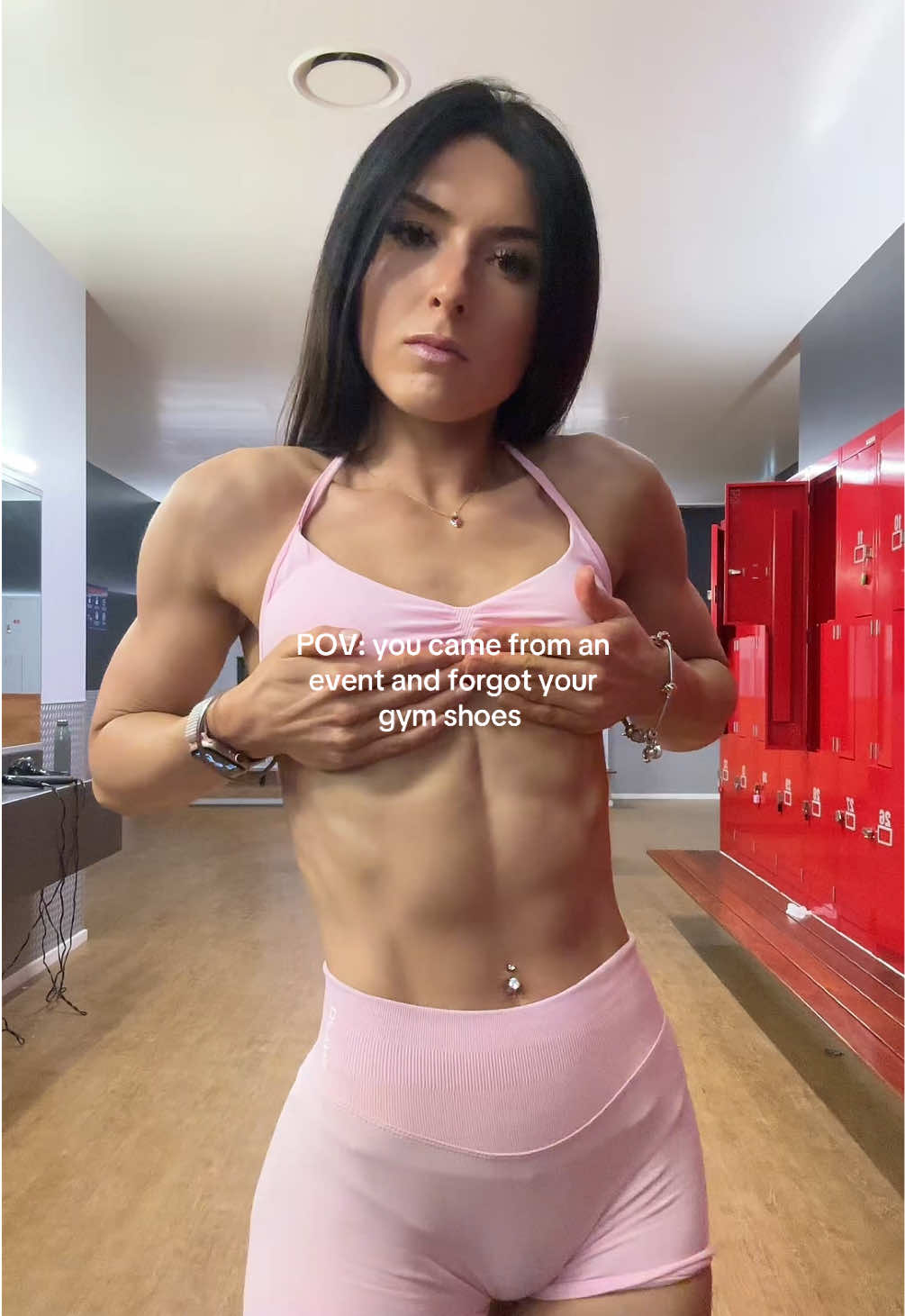 The show MUST go on 🫵🏼 @DFYNE code BRI (to be a bad b 💁🏻‍♀️) #GymTok #gymgirlsoftiktok #fyp #gymgirl #lockedin 