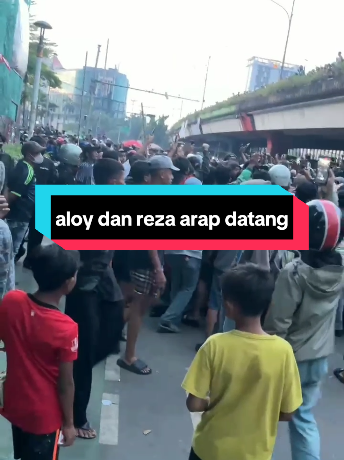 kedatangan aloy dan reza arap. #jakarta #dpr #demo #kwitang #pasarsenen 