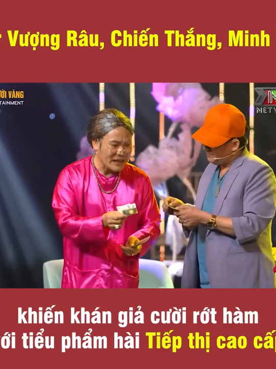nhìn má giống má con lắm